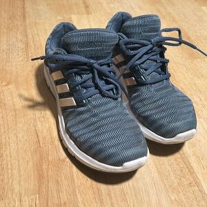Women’s size 8 Adidas cloud foam sneakers